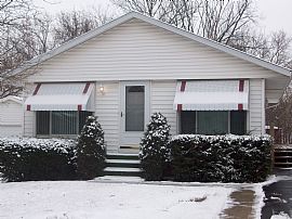 Spacious 4 Bedroom House in Round Lake Beach, IL