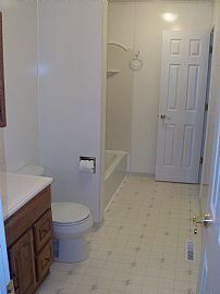 Spacious 4 Bedroom House in Round Lake Beach, IL (Photo 3 of 4)