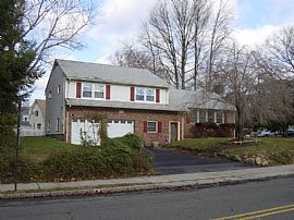 Spacious Split Level in Cranford, NJ