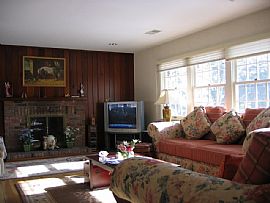 Spacious Split Level in Cranford, NJ (Photo 3 of 5)