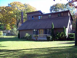 Great apartment w/loft in Lunenburg, MA