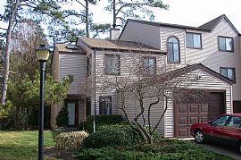 Immaculate condo near oceanfront in Virginia Beach, VA