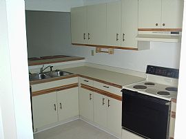 Immaculate condo near oceanfront in Virginia Beach, VA (Photo 3 of 4)