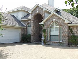 Beautiful 5/3 House in Lake Community !! in Rowlett, TX