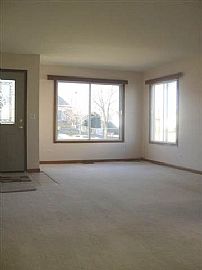  Woodridge Single Family House for rent- in Woodridge, IL (Photo 3 of 6)