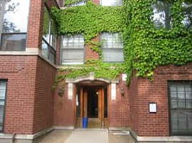 HUGE 3bed, 2bath - NO SECURITY DEPOSIT in Chicago, IL