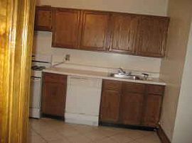 HUGE 3bed, 2bath - NO SECURITY DEPOSIT in Chicago, IL (Photo 3 of 5)