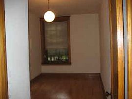 HUGE 3bed, 2bath - NO SECURITY DEPOSIT in Chicago, IL (Photo 4 of 5)