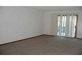 Condo Rental 3 blocks from NIU Campus in Dekalb, IL (Photo 3 of 4)