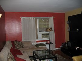 Large 1 bedroom corner co-op  in Hartsdale, NY (Photo 3 of 6)