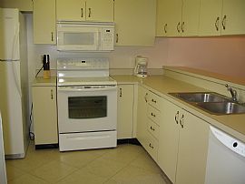 Fantastic Turn Key gated condo in Fort Myers, FL (Photo 6 of 6)