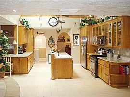 Spacious Single Level in Hesperia, CA (Photo 2 of 4)