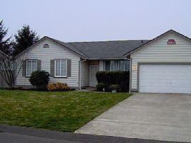 Beautiful House in Spanaway, WA (Photo 2 of 3)