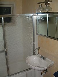 KUMED Duplex Spacious Remodeled Garage  in Kansas City, MO (Photo 3 of 4)