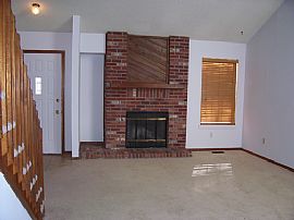 Spacious 2 bed/2 bath townhome in Westminster, CO (Photo 3 of 4)