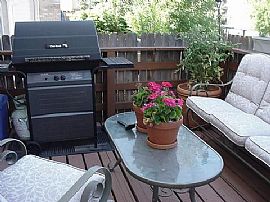 Large Centrally-Located Townhouse in Denver, CO (Photo 5 of 6)