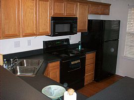 Beautiful Townhome Great for Roomates in Charlotte, NC (Photo 4 of 6)