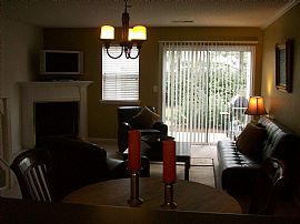 Beautiful Townhome Great for Roomates in Charlotte, NC (Photo 5 of 6)