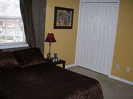 Beautiful Townhome Great for Roomates in Charlotte, NC (Photo 6 of 6)