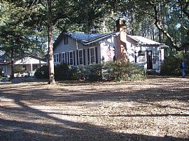 quite,roomy house in Jacksonville, FL (Photo 6 of 6)