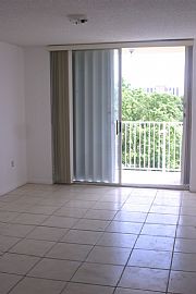 Great 2/2 Apartment in Miami, FL (Photo 2 of 5)