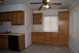 Beautiful Townhouse / Great Area in Washington Township, MI (Photo 2 of 3)