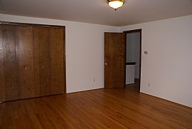 Beautiful Townhouse / Great Area in Washington Township, MI (Photo 3 of 3)