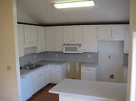 4 bdrm / 3 bth Split foyer GREAT SCHOOLS in Sugar Hill, GA (Photo 4 of 6)