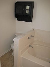 4 bdrm / 3 bth Split foyer GREAT SCHOOLS in Sugar Hill, GA (Photo 6 of 6)