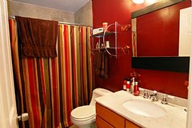 Condo For Rent in Chicago, IL (Photo 4 of 6)