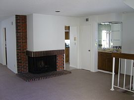 Spacious Calabasas Townhome in Calabasas, CA (Photo 3 of 5)