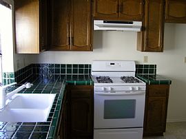 Spacious Calabasas Townhome in Calabasas, CA (Photo 4 of 5)