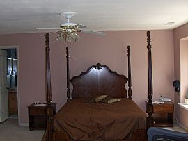 Spacious Townhouse for Rent in Yorktown, VA (Photo 3 of 5)