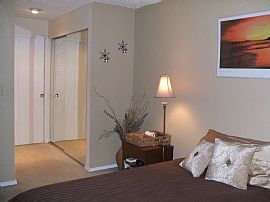 Contemporary 2Bed/1.5Bath Condo in Renton, WA (Photo 2 of 3)