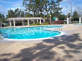 Beautiful Townhouse with Patio in Irvine, CA (Photo 3 of 6)