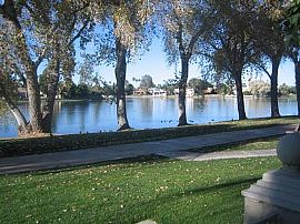 LAKESIDE LUXURIOUS TOWNHOUSE in Scottsdale, AZ (Photo 6 of 6)
