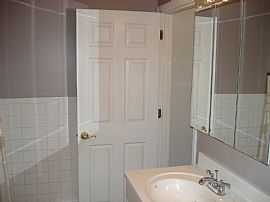 newly renovated 1 bedroom condo in Londonderry, NH (Photo 5 of 6)