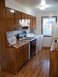 BEAUTIFUL TOWNHOUSE 2BR/1BA 1CAR GARAGE in Prospect Heights, IL (Photo 3 of 6)