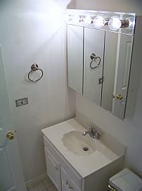 BEAUTIFUL TOWNHOUSE 2BR/1BA 1CAR GARAGE in Prospect Heights, IL (Photo 6 of 6)