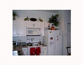 Townhouse in Wimauma, FL (Photo 2 of 4)