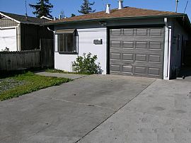 3 Bedroom 2 Bath Single Family House  in Redwood City, CA (Photo 1 of 6)
