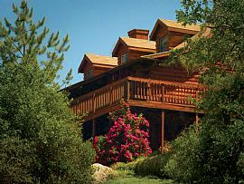 Apt in Spectacular Log House with Views in Three Rivers, CA
