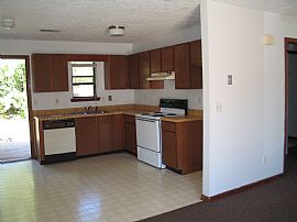 Duplex E. Pauling Large well Maintained in Dallas, GA (Photo 2 of 6)