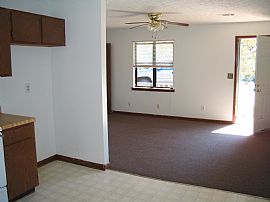 Duplex E. Pauling Large well Maintained in Dallas, GA (Photo 3 of 6)