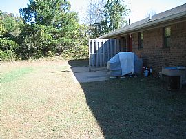 Duplex E. Pauling Large well Maintained in Dallas, GA (Photo 5 of 6)