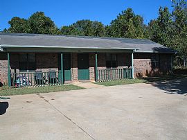 Duplex E. Pauling Large well Maintained in Dallas, GA (Photo 6 of 6)