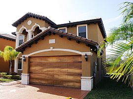 Luxurious Spanish State in Miami Lakes, FL (Photo 1 of 5)