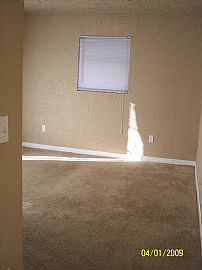 Spacious 3 bedroom in Pontiac, MI (Photo 3 of 5)