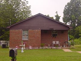 Cute as a Button-3585 Silas Rd! in Memphis, TN