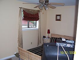 VERY CLEAN TOWNHOUSE in Waldorf, MD (Photo 2 of 4)